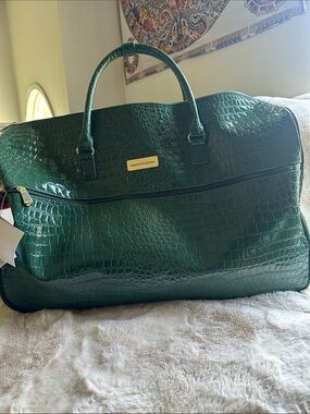 Samantha Brown WHEELED WEEKENDER TRAVEL BAG DEEP GREEN WITH GOLD -TOND HARDWARE